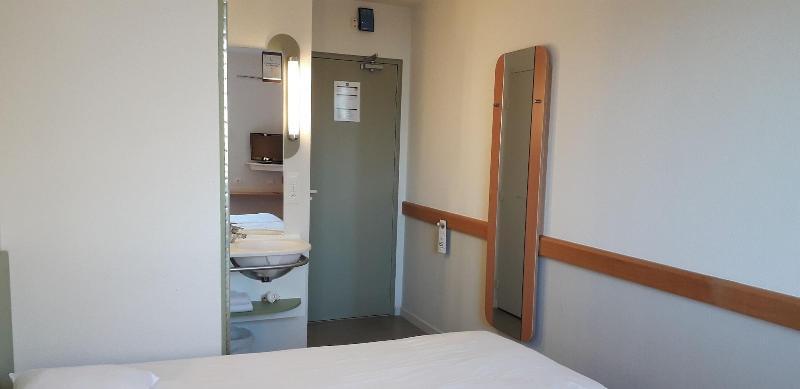 Ibis Budget Concarneau Esterno foto