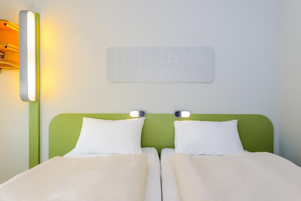 Ibis Budget Concarneau Esterno foto
