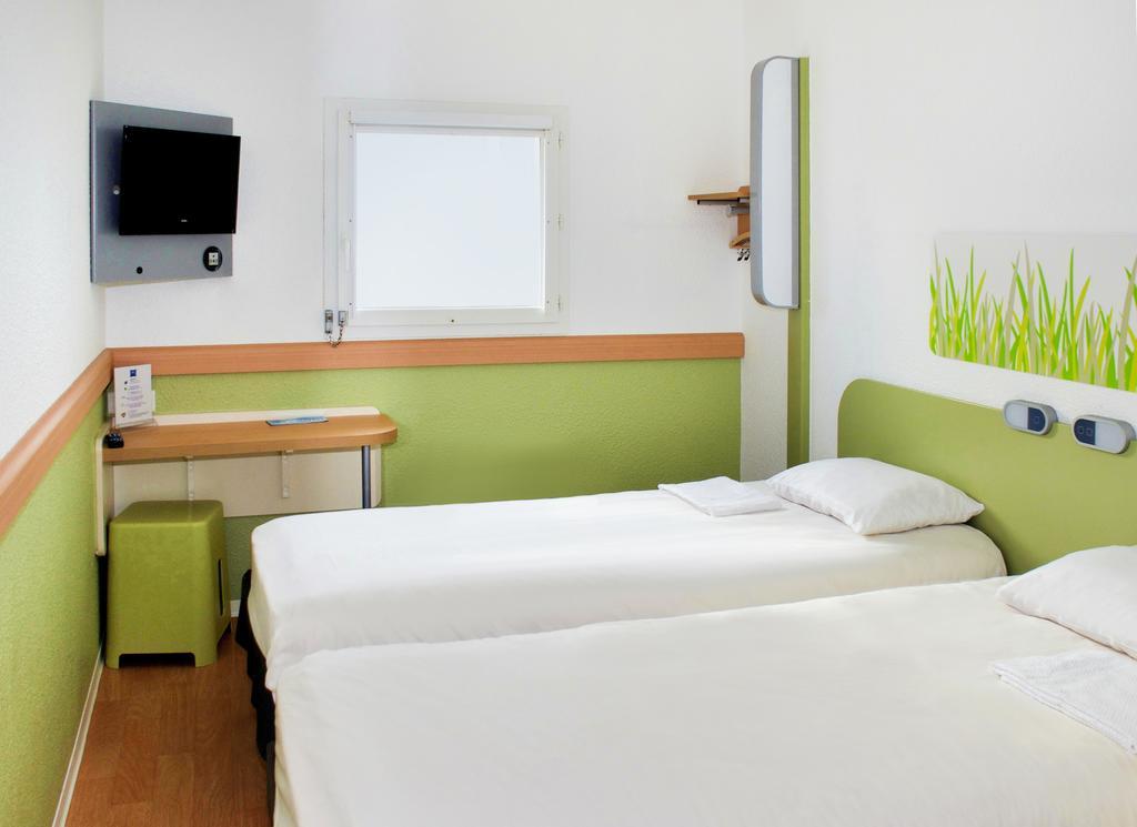 Ibis Budget Concarneau Esterno foto